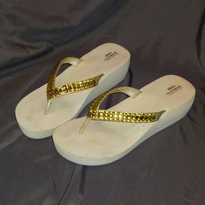 WHITE RHINESTONE THONG WEDGE SANDALS * SIZE 10